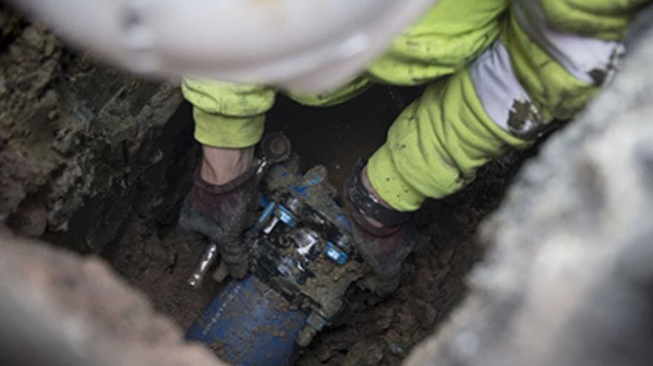 Engineer connecting water supply according to regulations