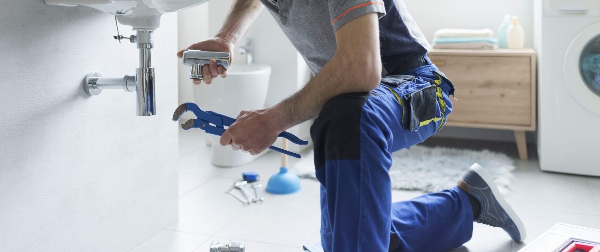 Professional Plumber working in North Miami, FL