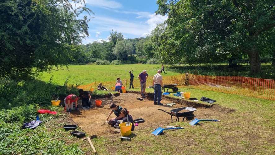 Digging at Fetcham Springs archaeological project